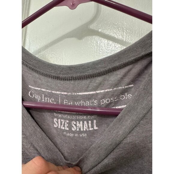 Gap women’s size small Volunteer t-shirt - Picture 5 of 7